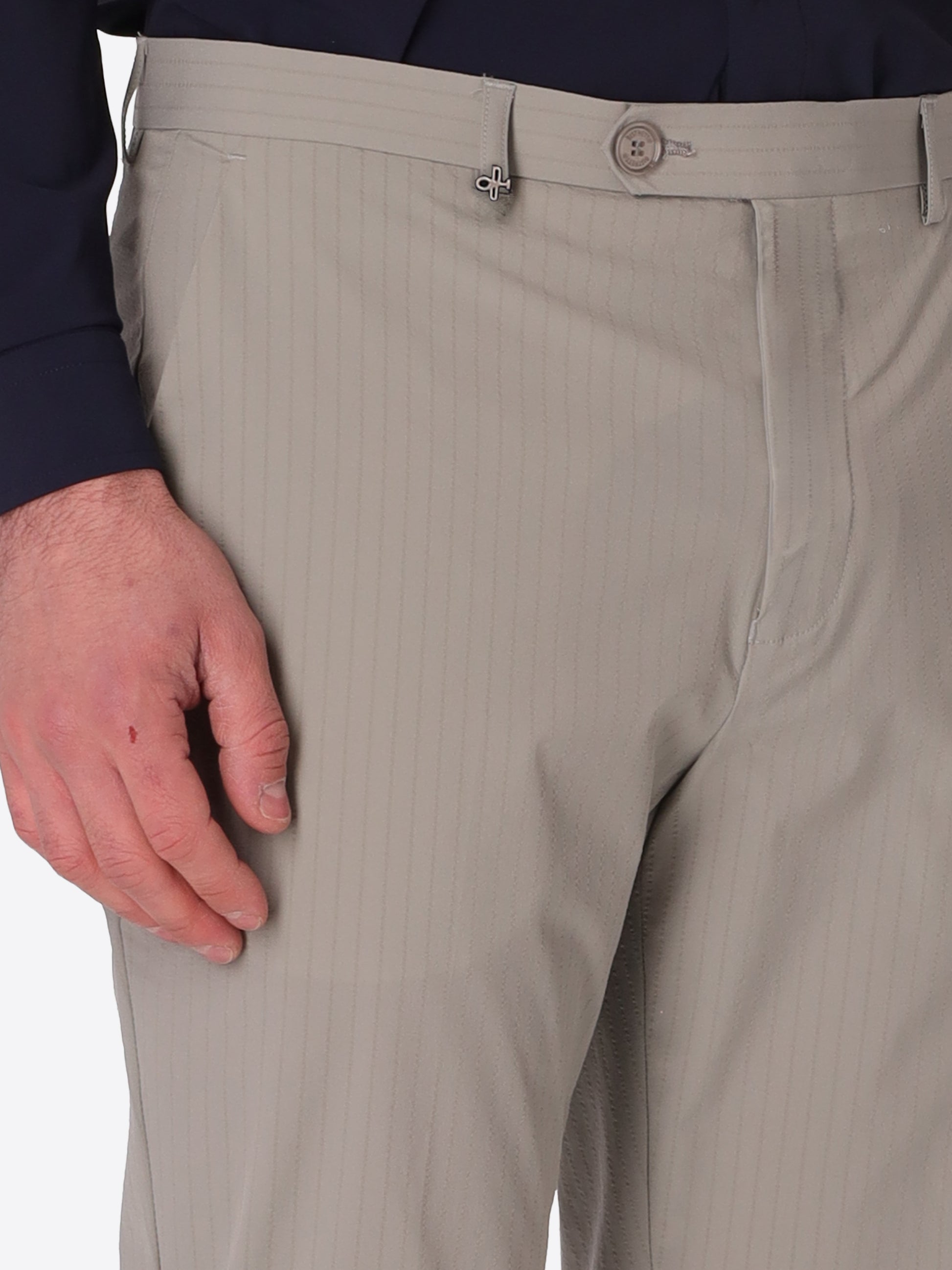 Tailoring Hose Carrubo aus Superkomfort-Gewebe mit Streifenmuster